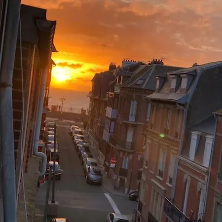 Grand Avec Petite Vue Lägenhet